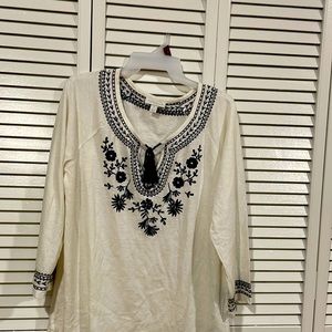 Embroidered with a blue design in front tie in front white with blue design